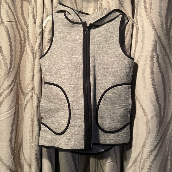 Lululemon Gray vest Reversible - Picture 2 of 9